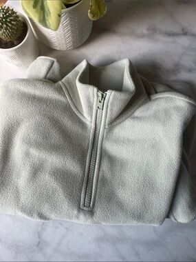 Aritzia TNA Polar 1/4 Zip Sweater  XS